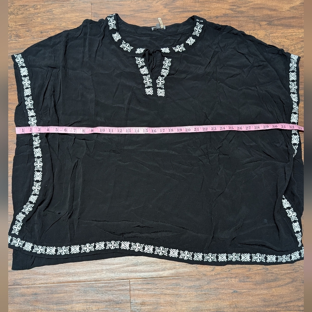 Vince Camuto Swim Cover Up Black with White Embroidery - Picture 6 of 7